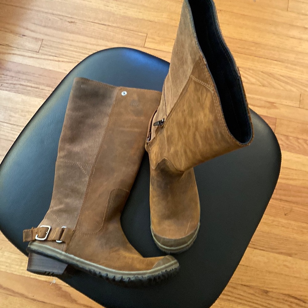 Womens Sorel high brown boots size 8